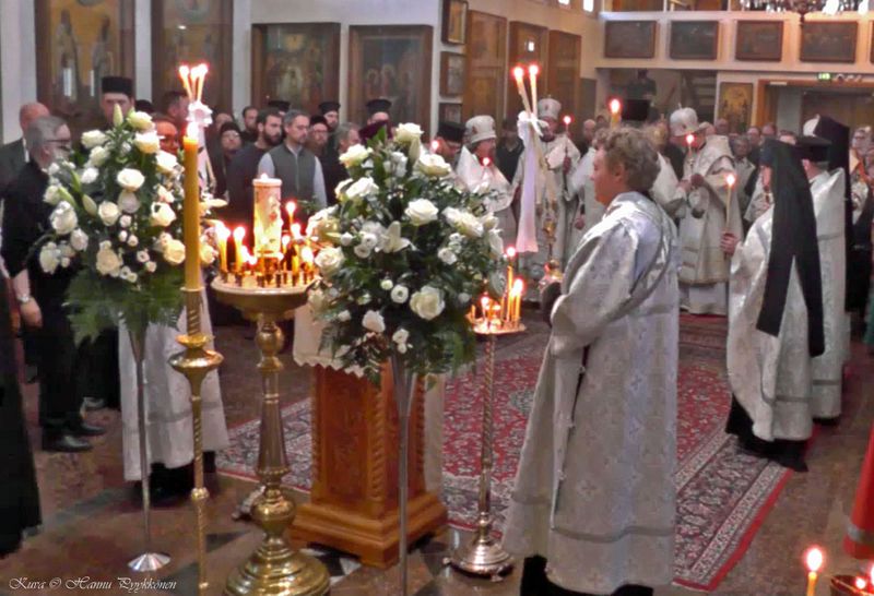 Tiedosto:Dikiri ja trikiri val hap.jpg