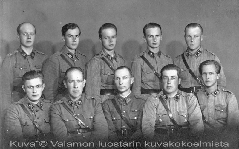 Tiedosto:Sotilaspappeja02 val.jpg